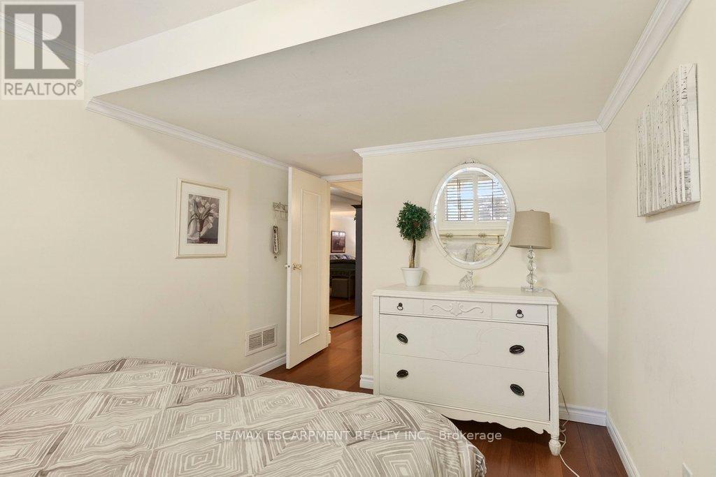 4017 Kingston Court, Burlington, Ontario  L7L 4Y4 - Photo 33 - W12753172