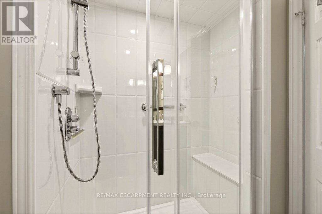 4017 Kingston Court, Burlington, Ontario  L7L 4Y4 - Photo 36 - W12753172