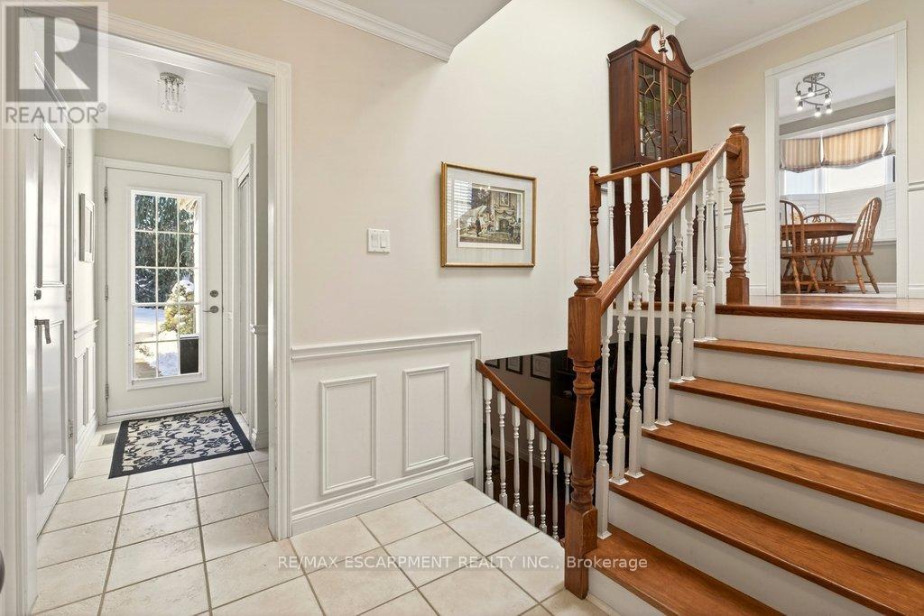 4017 Kingston Court, Burlington, Ontario  L7L 4Y4 - Photo 4 - W12753172