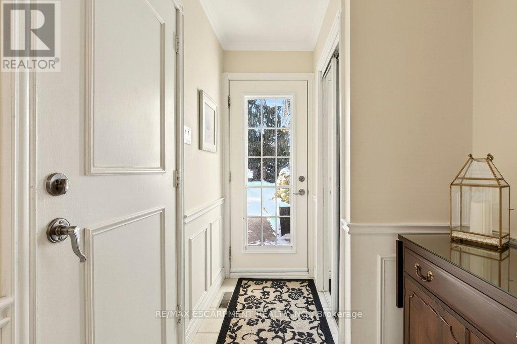 4017 Kingston Court, Burlington, Ontario  L7L 4Y4 - Photo 5 - W12753172