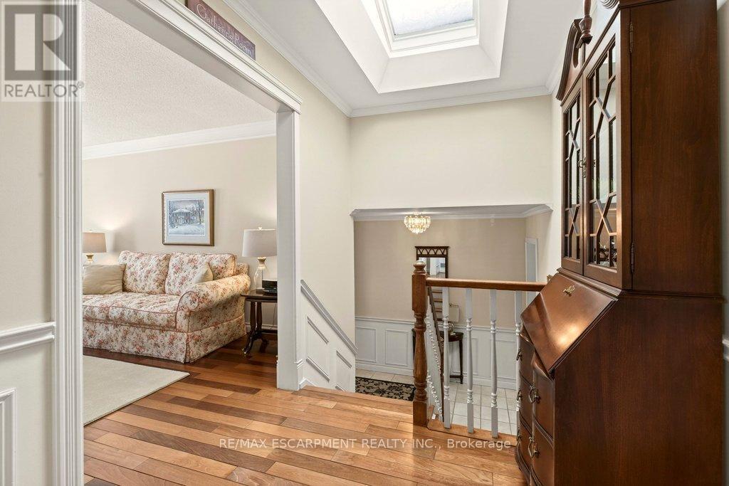 4017 Kingston Court, Burlington, Ontario  L7L 4Y4 - Photo 6 - W12753172