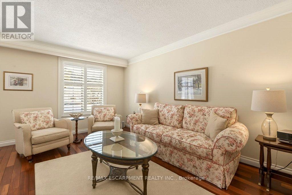 4017 Kingston Court, Burlington, Ontario  L7L 4Y4 - Photo 8 - W12753172