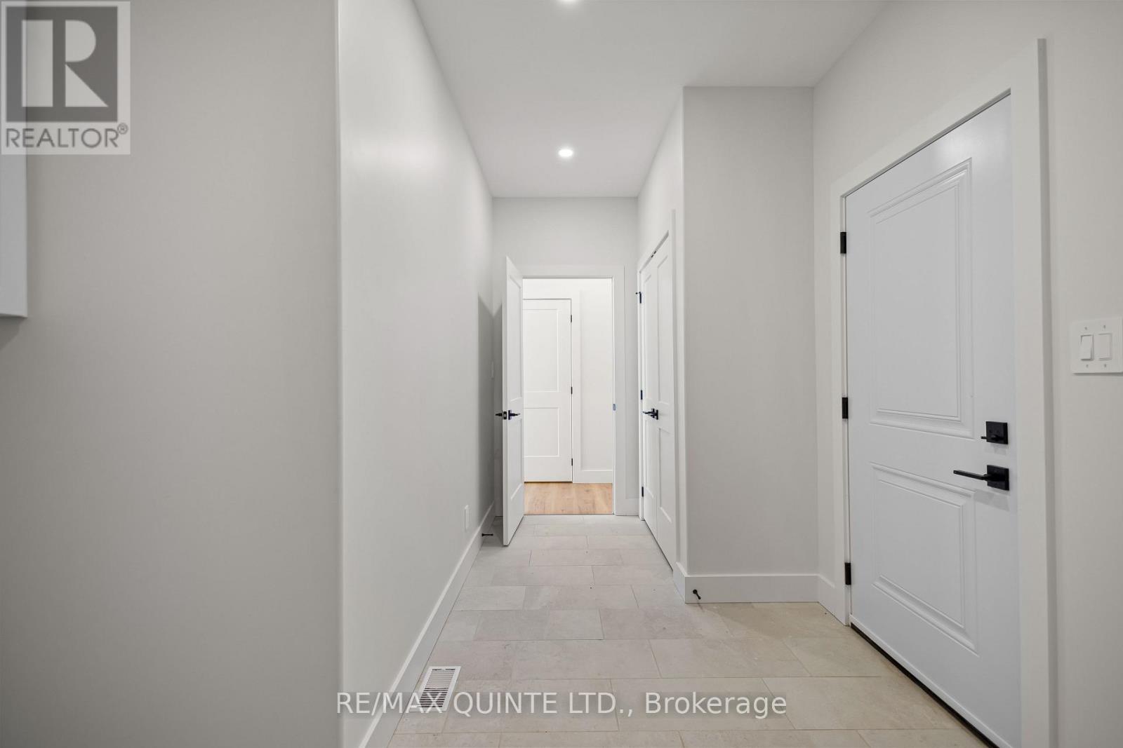 8 Deerview Drive, Quinte West, Ontario  K8V 0L8 - Photo 44 - X12753292