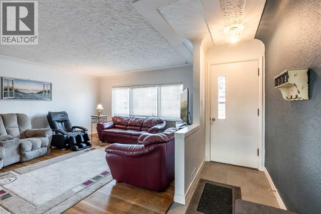 443 11 Street Sw, Medicine Hat, Alberta  T1A 4S8 - Photo 5 - A2278216