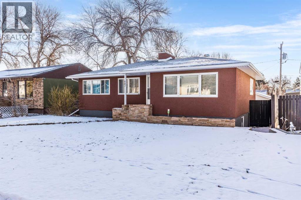 443 11 Street Sw, Medicine Hat, Alberta  T1A 4S8 - Photo 3 - A2278216