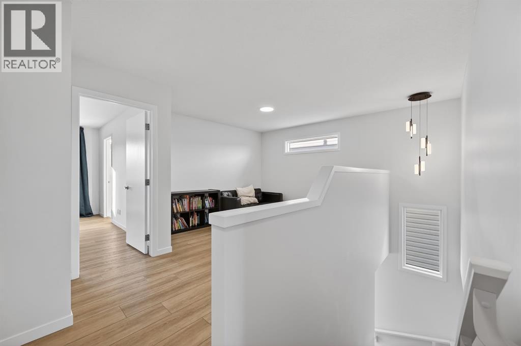 19 Rowley Park Nw, Calgary, Alberta  T3l 0G6 - Photo 21 - A2281755