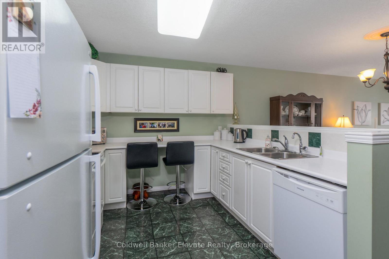 36 - 2705 Kingsway Drive, Kitchener, Ontario  N2C 2T2 - Photo 7 - X12752950