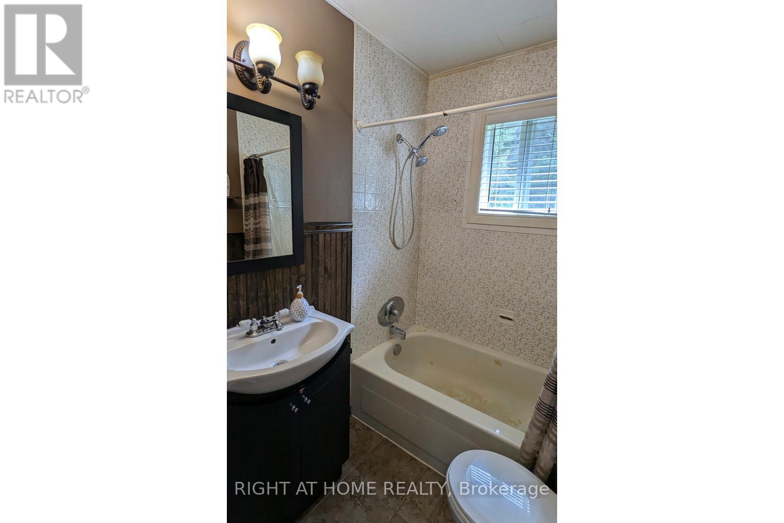 524 Balsam Chutes Road, Huntsville, Ontario  P0B 1L0 - Photo 20 - X12753044