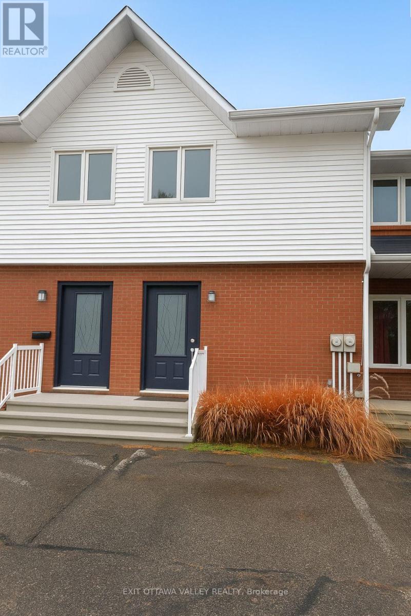 3 - 10 CHARLES STREET, arnprior, Ontario