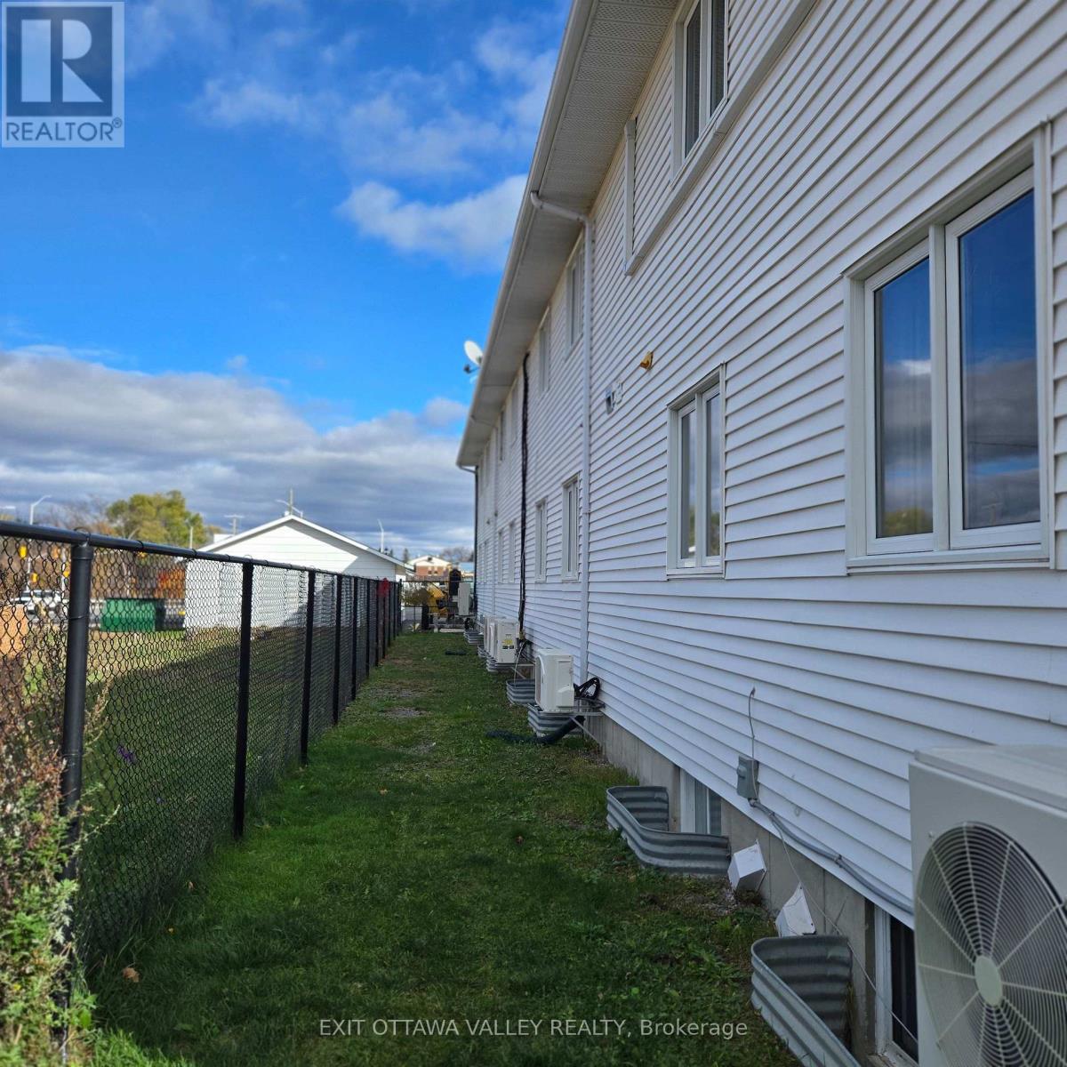 3 - 10 Charles Street, Arnprior, Ontario  K7S 1A7 - Photo 36 - X12753354