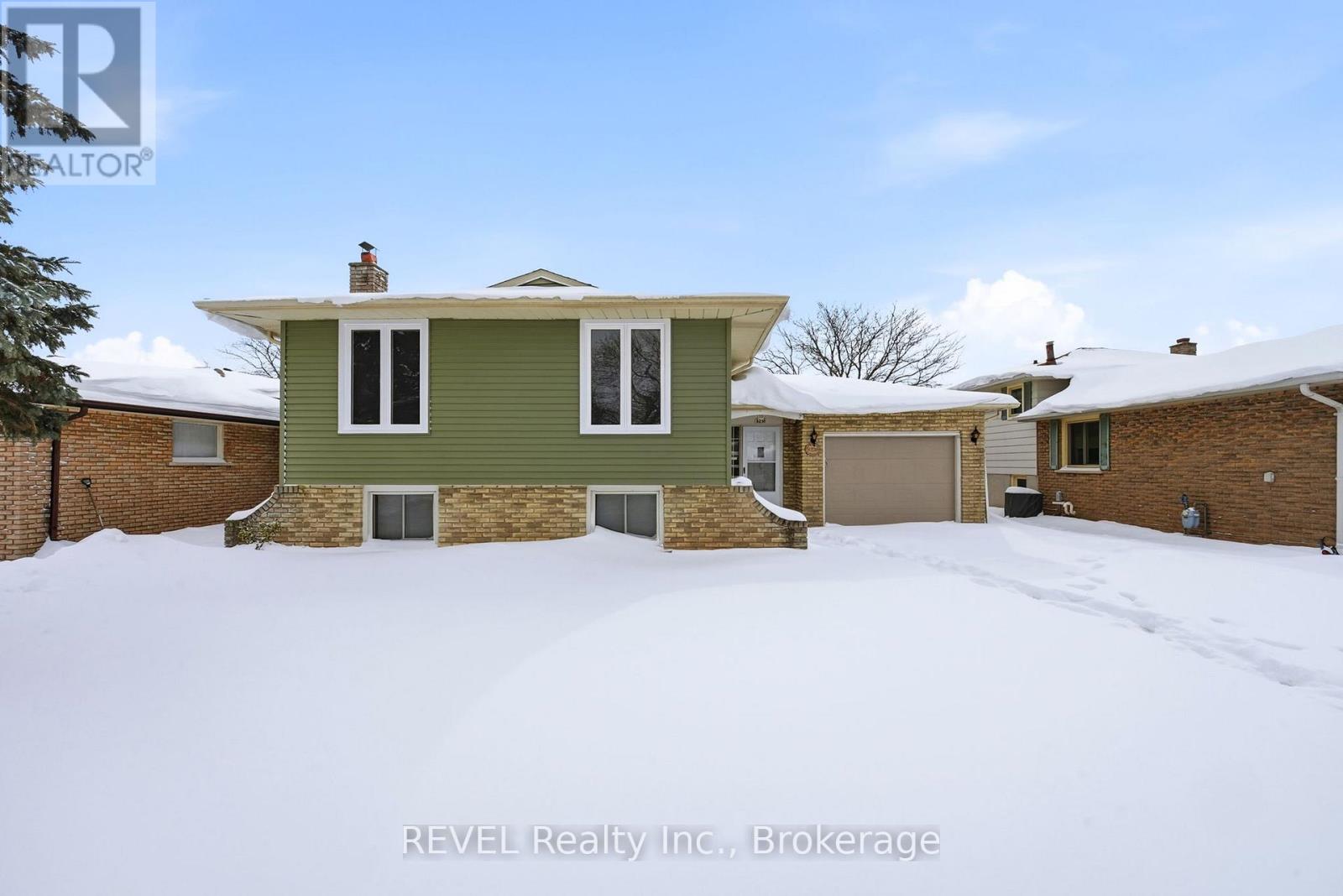 8230 Westwood Street, Niagara Falls, Ontario  L2H 1Y4 - Photo 1 - X12753334