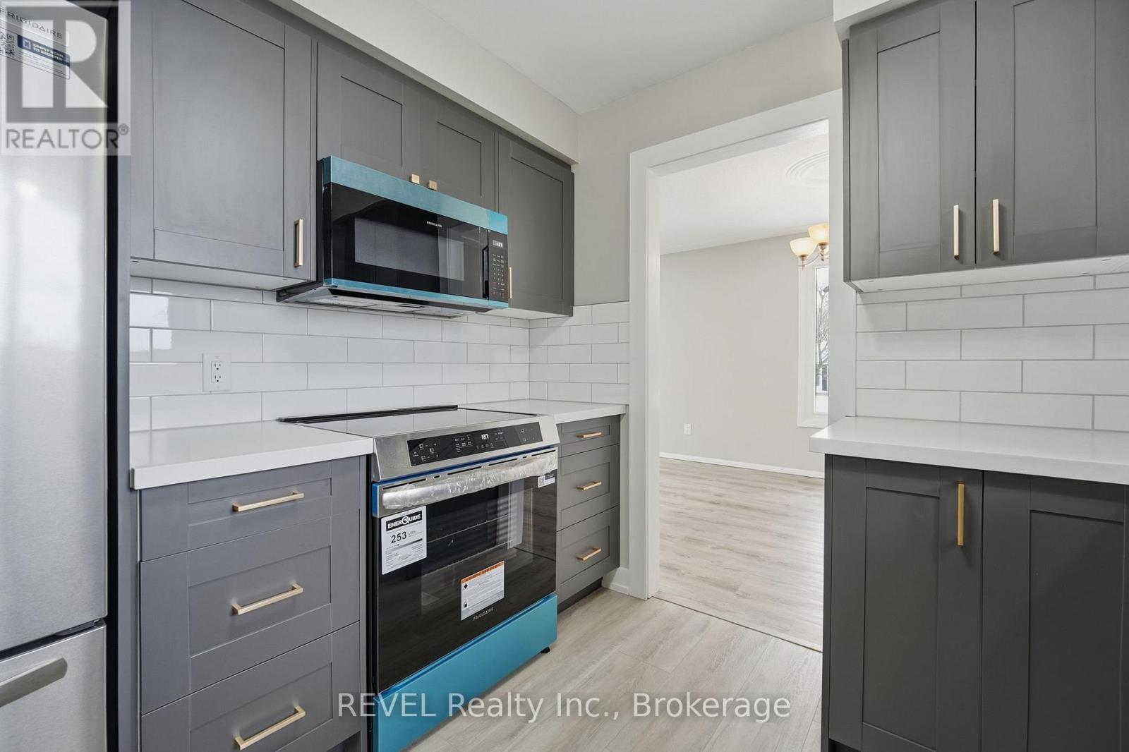 8230 Westwood Street, Niagara Falls, Ontario  L2H 1Y4 - Photo 12 - X12753334