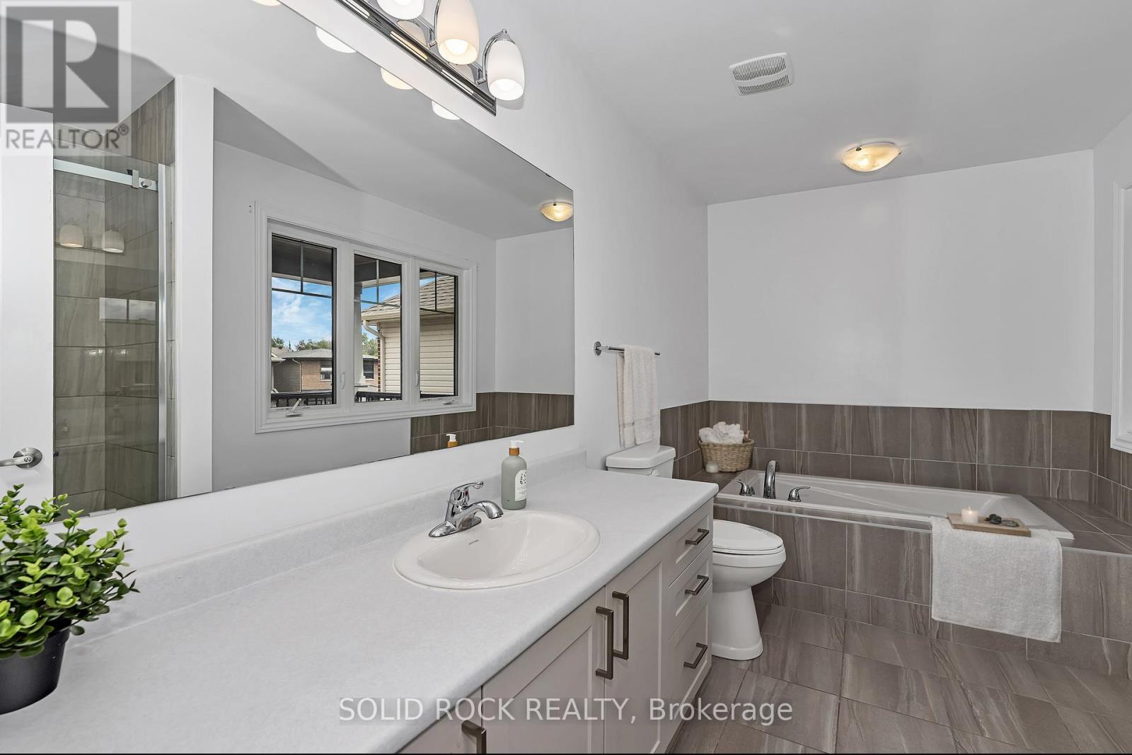 149 Minikan Street, Ottawa, Ontario  K1X 0E5 - Photo 16 - X12381381