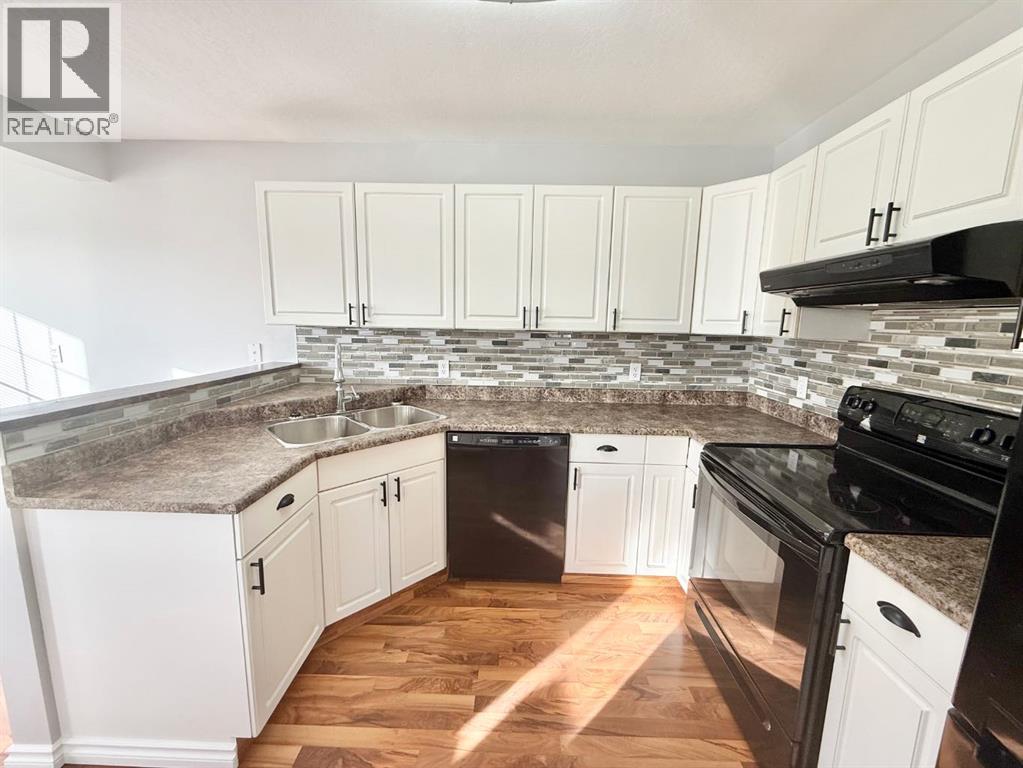 106 Reimer Drive, Hinton, Alberta  T7V 1K1 - Photo 5 - A2279777