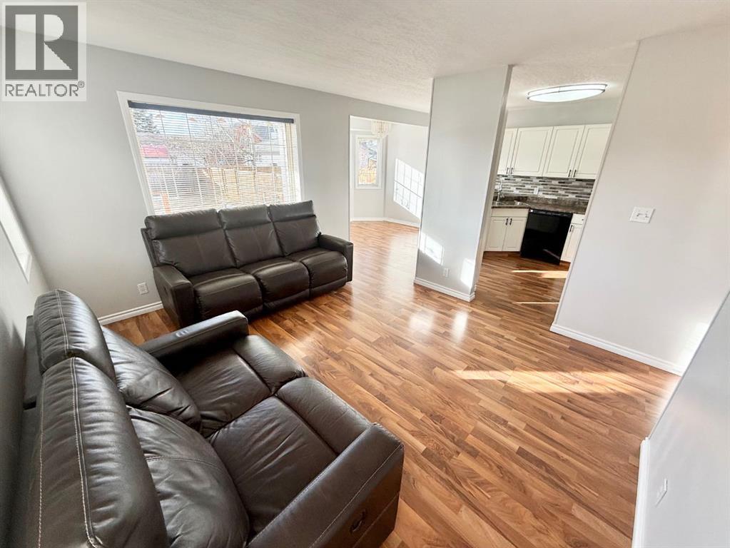 106 Reimer Drive, Hinton, Alberta  T7V 1K1 - Photo 7 - A2279777