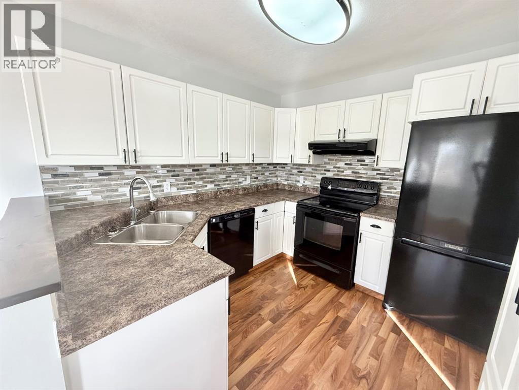 106 Reimer Drive, Hinton, Alberta  T7V 1K1 - Photo 3 - A2279777