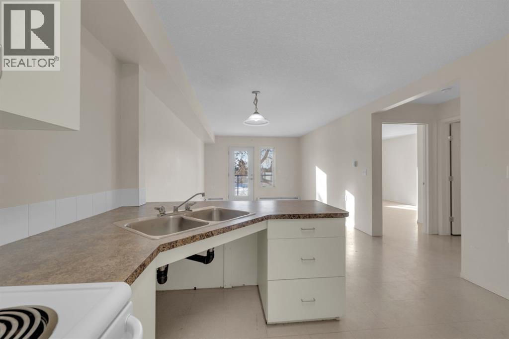 219, 80a Kelloway Crescent, Red Deer, Alberta  T4P 4G7 - Photo 2 - A2275111