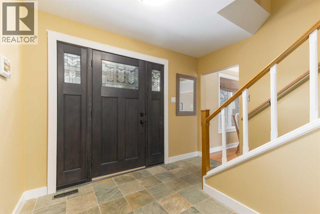 6701 Laird Court Sw, Calgary, Alberta  T3E 6G2 - Photo 3 - A2281673