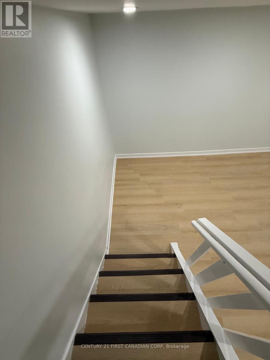 21 Vincent Crescent, London South, Ontario  N6C 4X9 - Photo 13 - X12744790