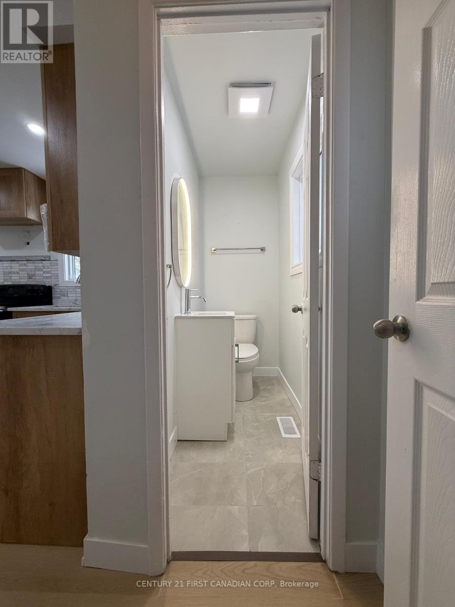 21 Vincent Crescent, London South, Ontario  N6C 4X9 - Photo 8 - X12744790