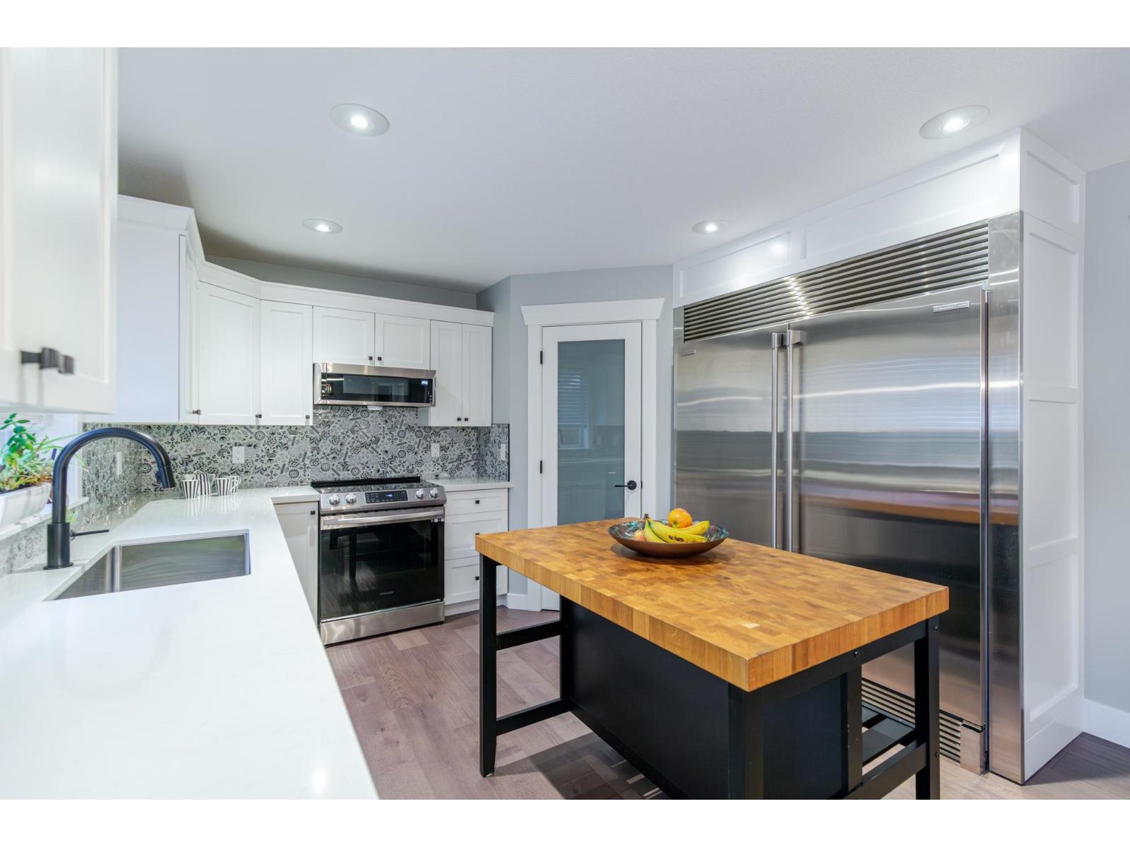 21018 45 Avenue, Langley, British Columbia  V3A 8Z4 - Photo 5 - R3084352