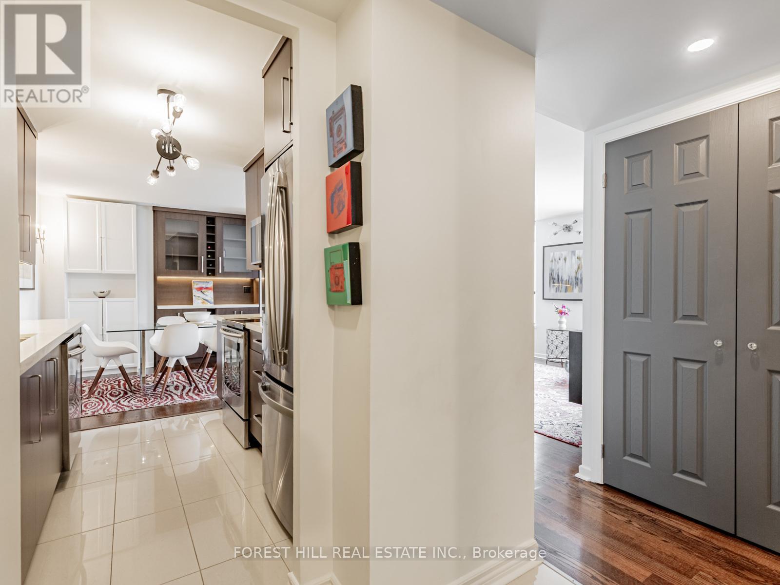 902 - 47 St Clair Avenue W, Toronto, Ontario  M4V 3A5 - Photo 11 - C12753224