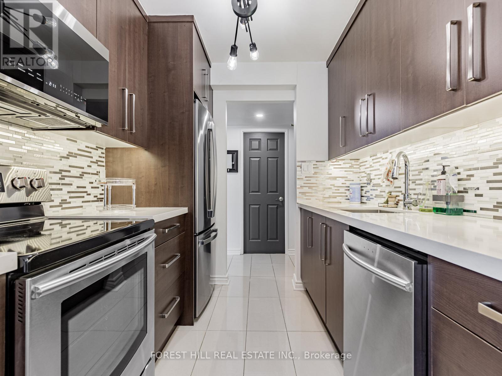 902 - 47 St Clair Avenue W, Toronto, Ontario  M4V 3A5 - Photo 13 - C12753224