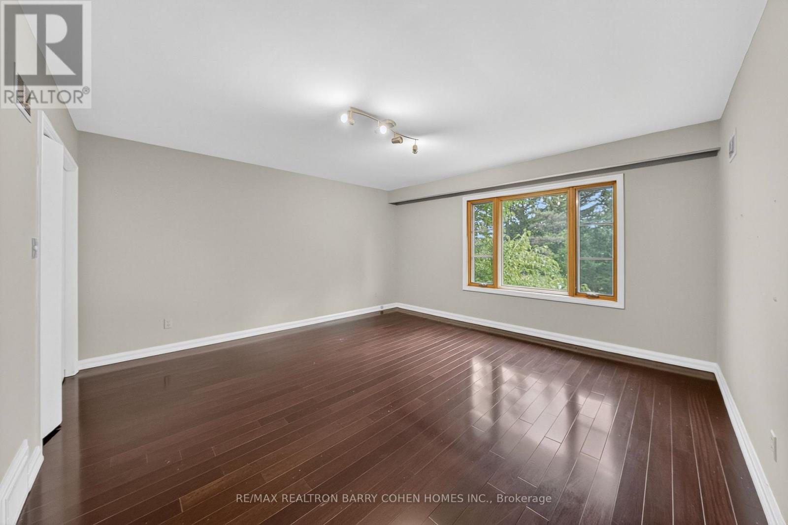 11 Tudor Gate, Toronto, Ontario  M2L 1N3 - Photo 17 - C12753276