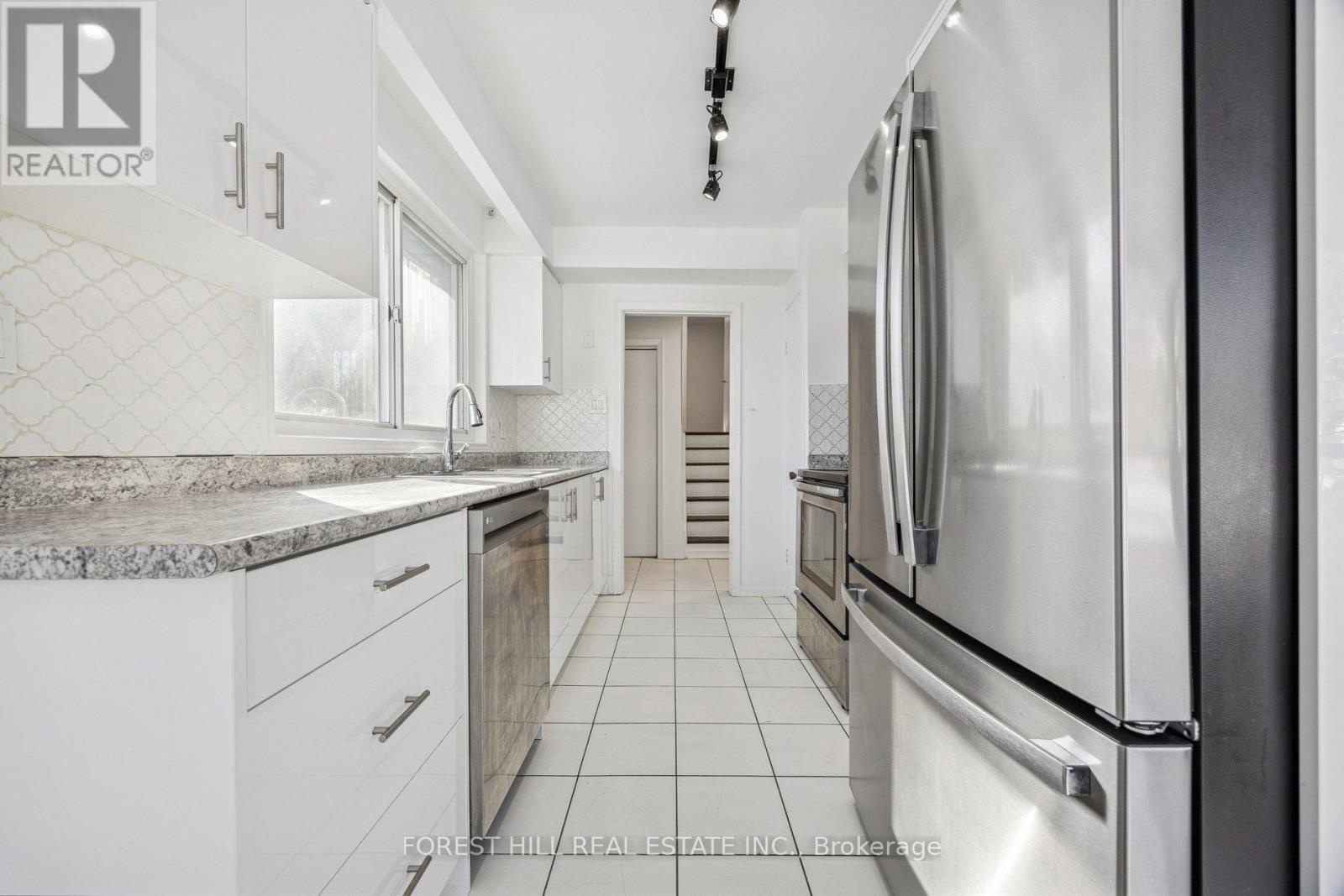 26 Fenside Drive, Toronto, Ontario  M3A 2V3 - Photo 13 - C12753284