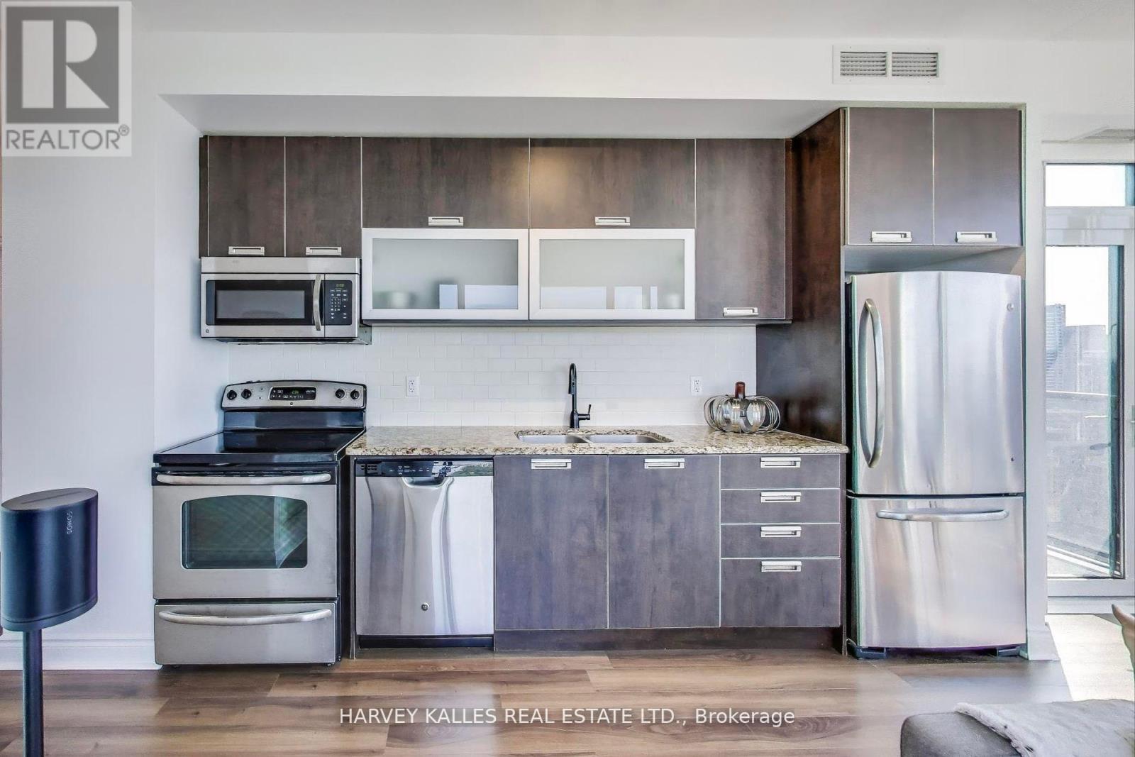 3609 - 28 Ted Rogers Way, Toronto, Ontario  M4Y 2J4 - Photo 4 - C12753286