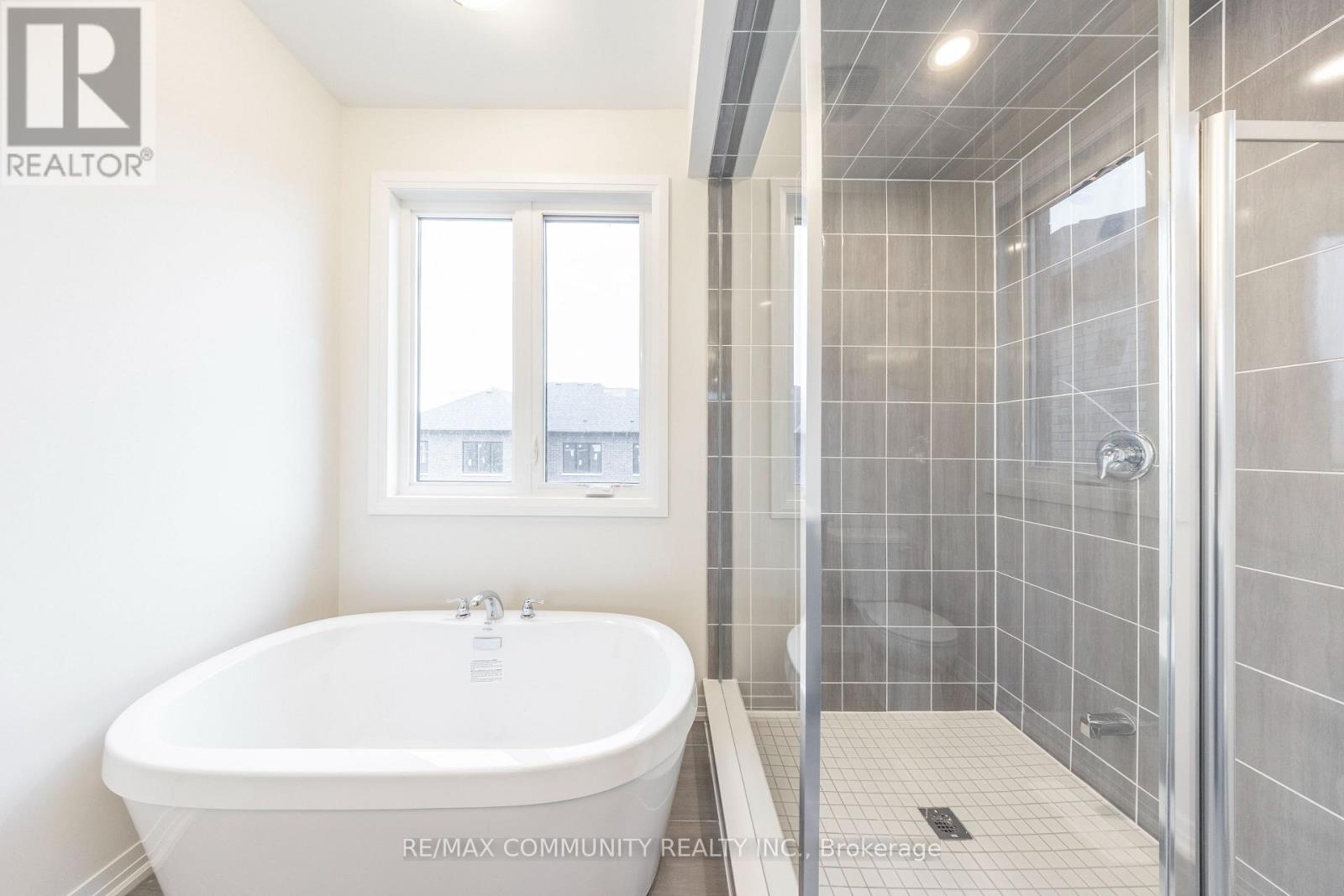 1811 Narcissus Gardens, Pickering, Ontario  L1Y 0B6 - Photo 17 - E12753306