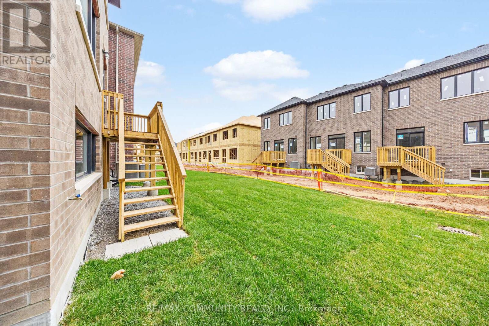 1811 Narcissus Gardens, Pickering, Ontario  L1Y 0B6 - Photo 24 - E12753306