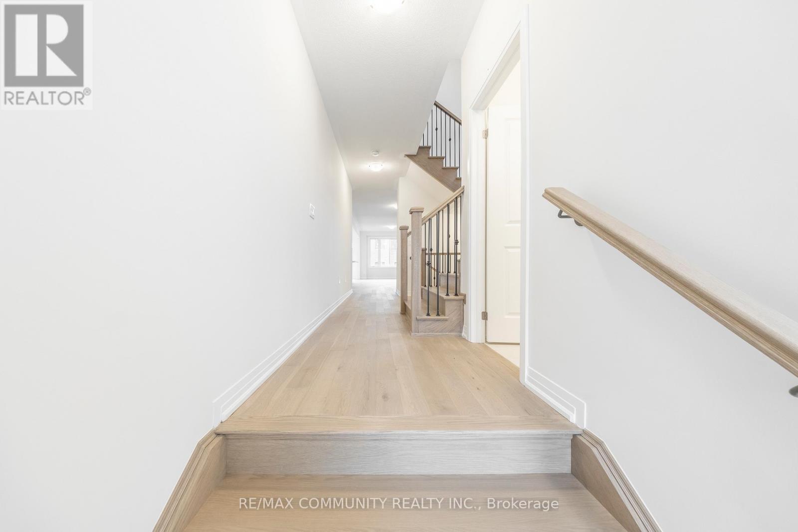 1811 Narcissus Gardens, Pickering, Ontario  L1Y 0B6 - Photo 3 - E12753306