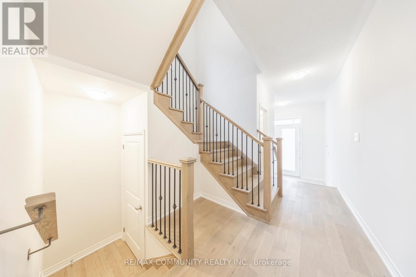 1811 Narcissus Gardens, Pickering, Ontario  L1Y 0B6 - Photo 5 - E12753306