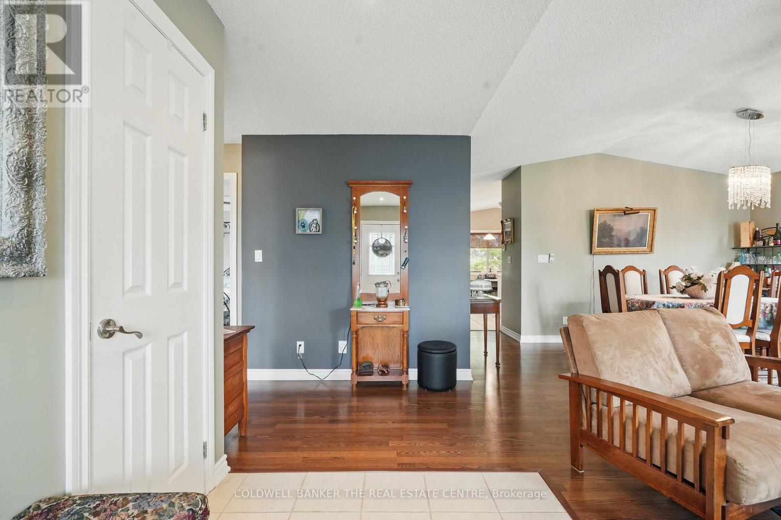 15 Recreation Drive, Innisfil, Ontario  L9S 1N5 - Photo 4 - N12753194