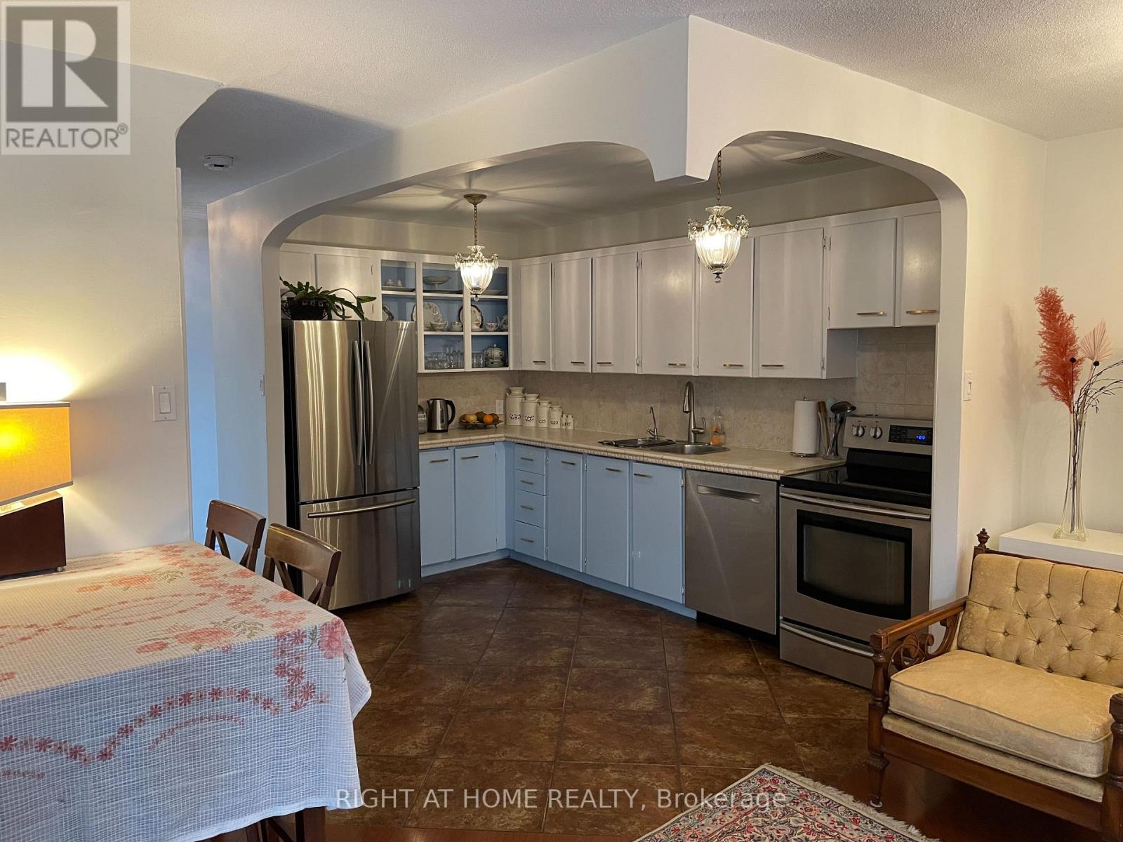 200 - 16 Elgin Street, Markham, Ontario  L3T 4T4 - Photo 5 - N12753336