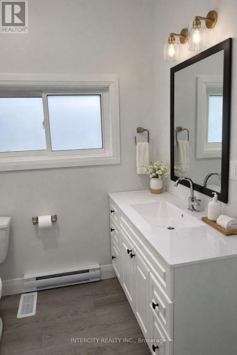 90 Coldwater Road W, Orillia, Ontario  L3V 5L5 - Photo 11 - S12753312