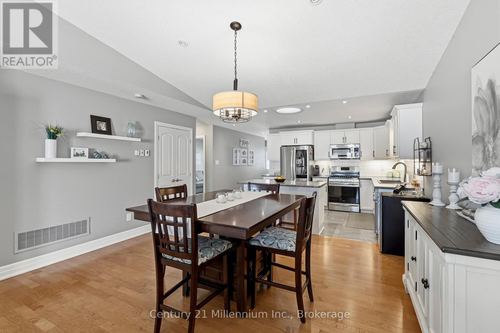 41 Garden Grove, Wasaga Beach, Ontario  L9Z 0E6 - Photo 12 - S12753498