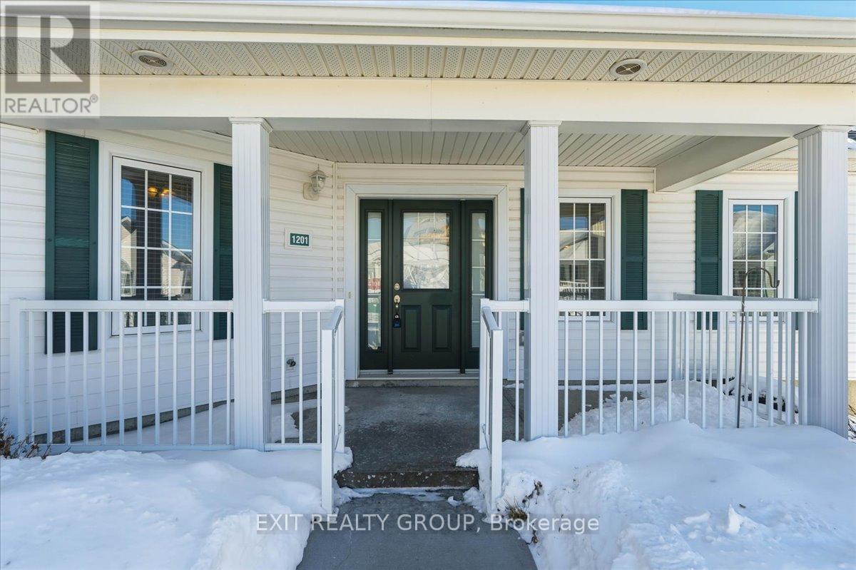 1201 - 300 Croft Street, Port Hope, Ontario  L1A 4A5 - Photo 2 - X12753372