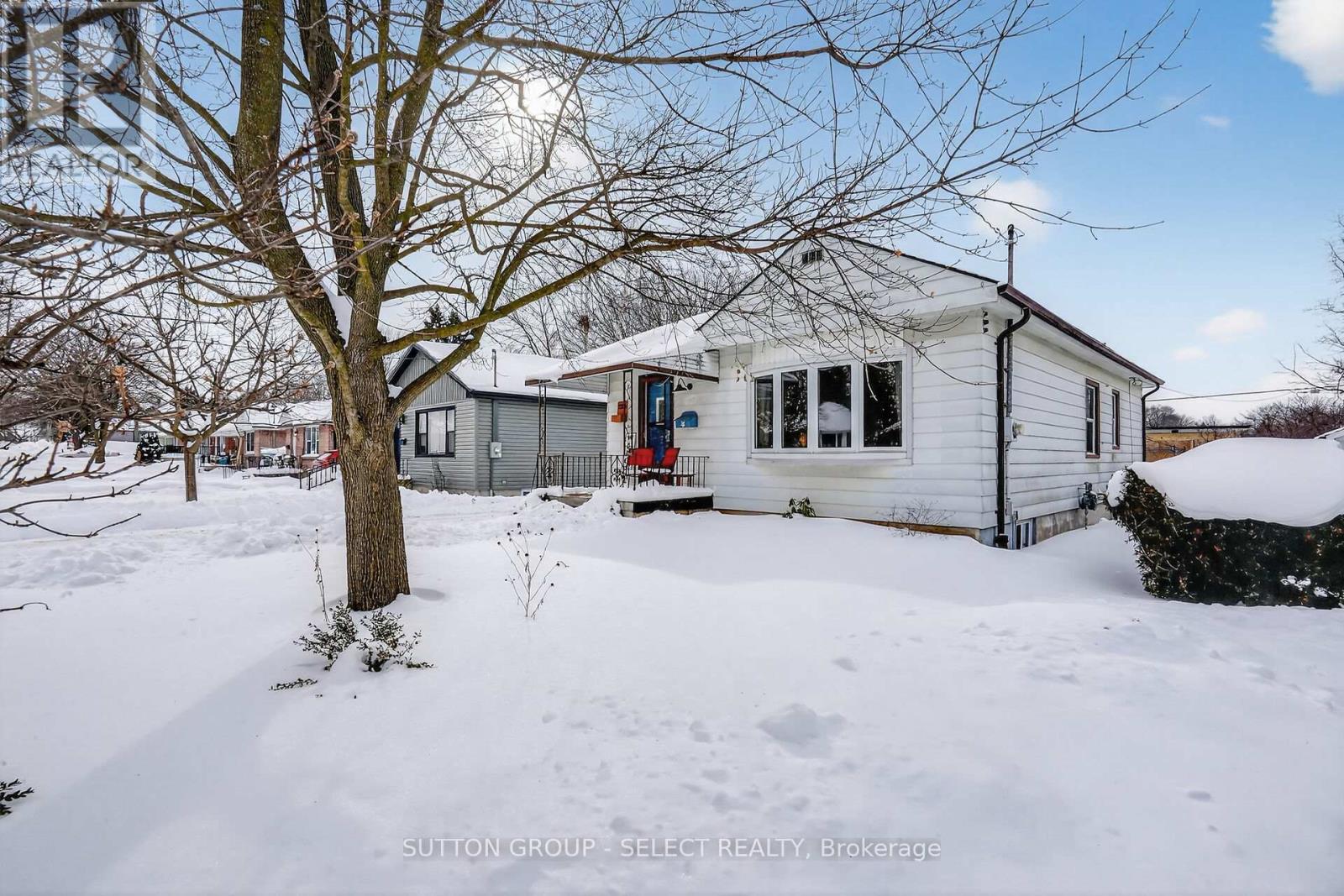 225 Sterling Street, London East, Ontario  N5Y 1Z3 - Photo 2 - X12753374