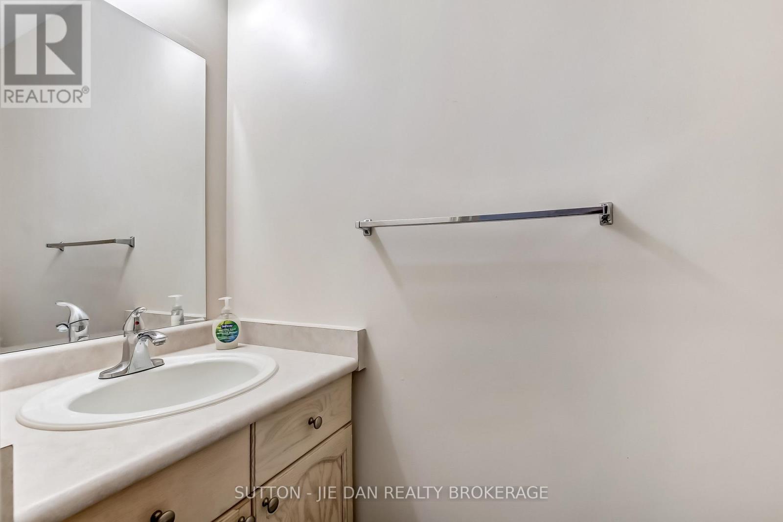 63 - 70 Chapman Court, London North, Ontario  N6G 4Z9 - Photo 9 - X12753386