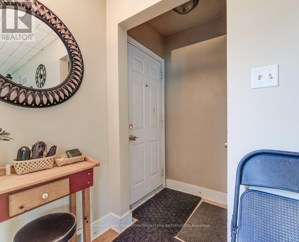 56 Lilac Street, Waterloo, Ontario  N2G 3A8 - Photo 4 - X12753290