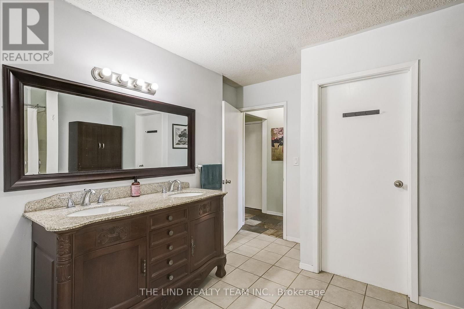 949 Raymond Road, Muskoka Lakes, Ontario  P0B 1M0 - Photo 15 - X12753330