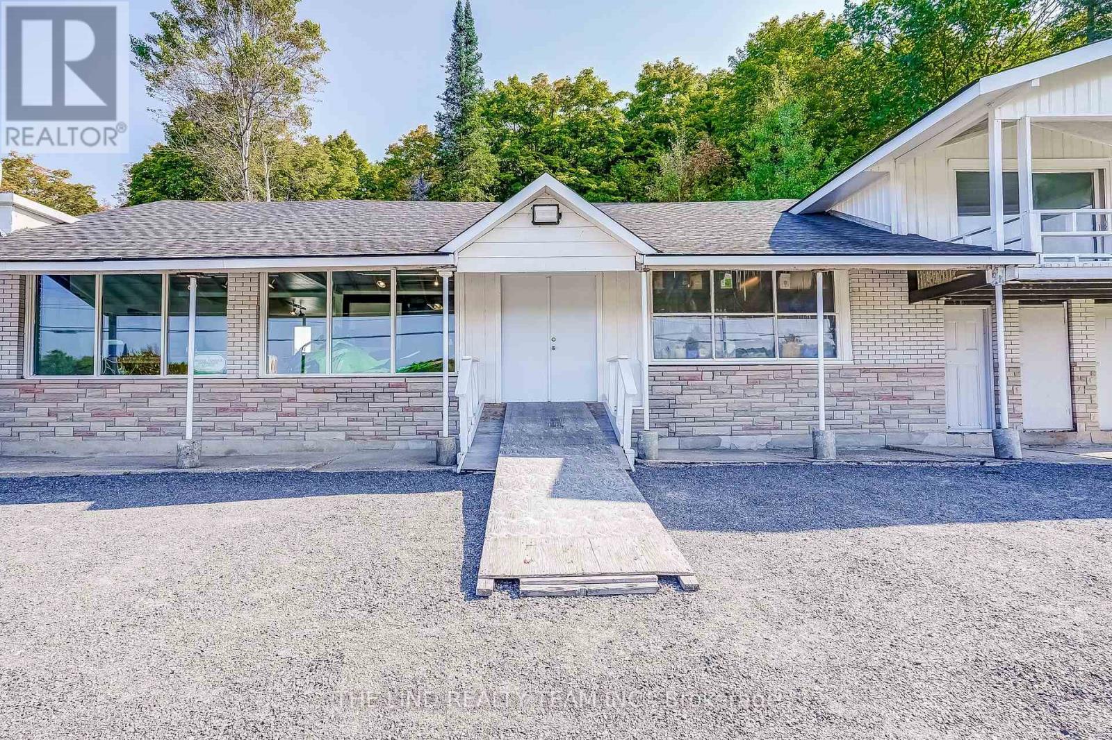 949 Raymond Road, Muskoka Lakes, Ontario  P0B 1M0 - Photo 27 - X12753330