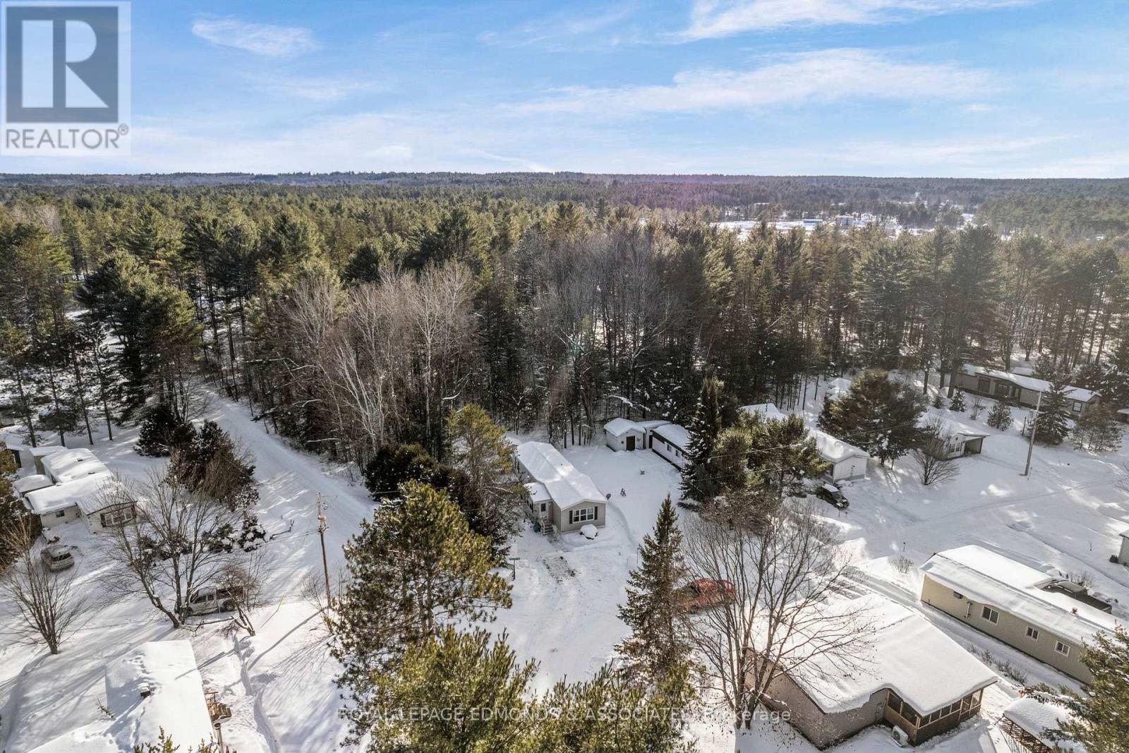 5 Hunter's Run Lane, Laurentian Hills, Ontario  K0J 1J0 - Photo 2 - X12753646