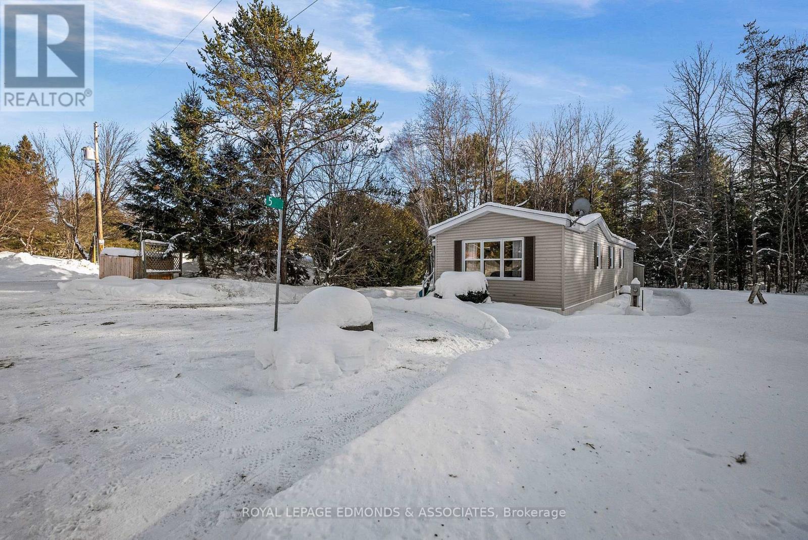 5 Hunter's Run Lane, Laurentian Hills, Ontario  K0J 1J0 - Photo 36 - X12753646