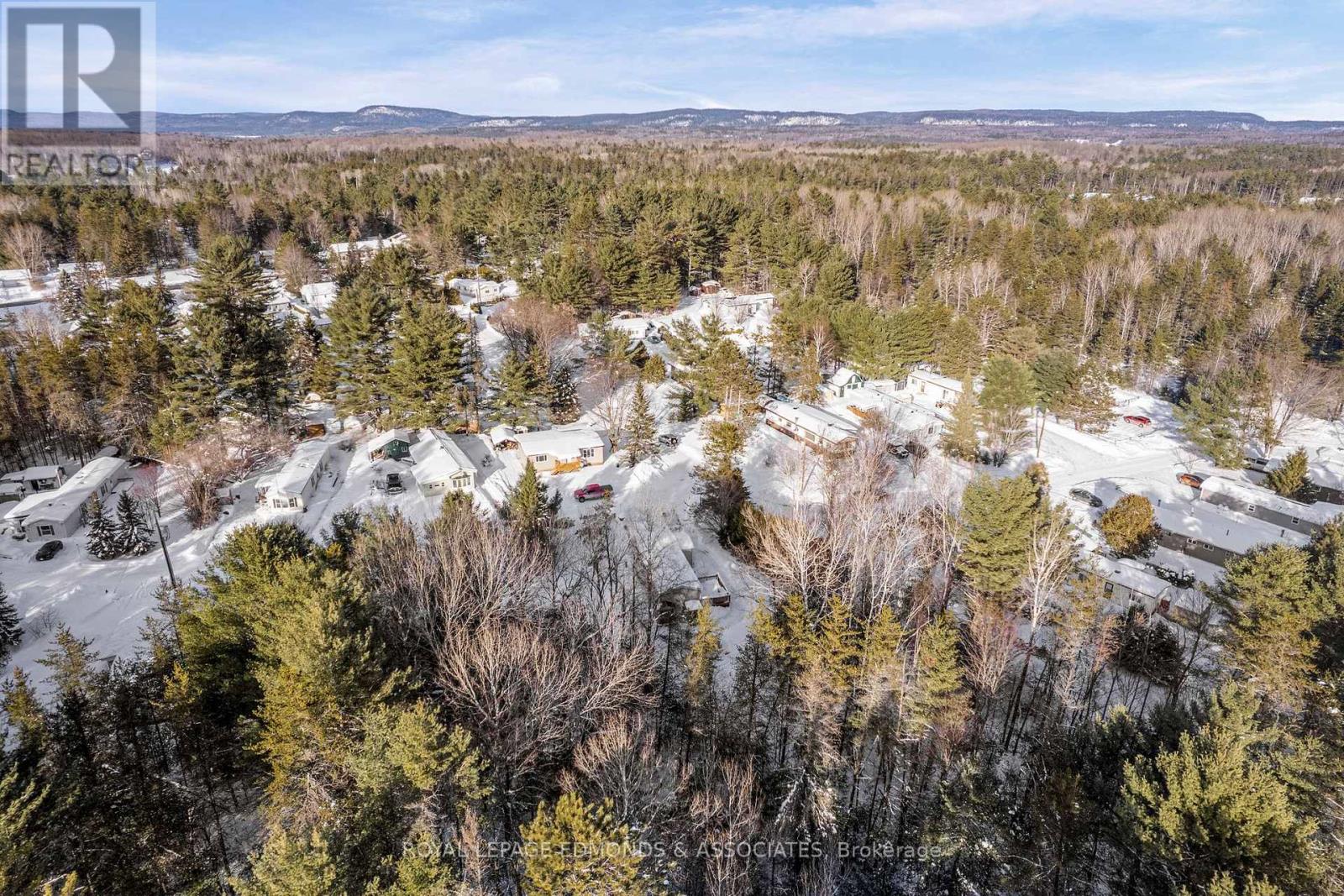 5 Hunter's Run Lane, Laurentian Hills, Ontario  K0J 1J0 - Photo 39 - X12753646