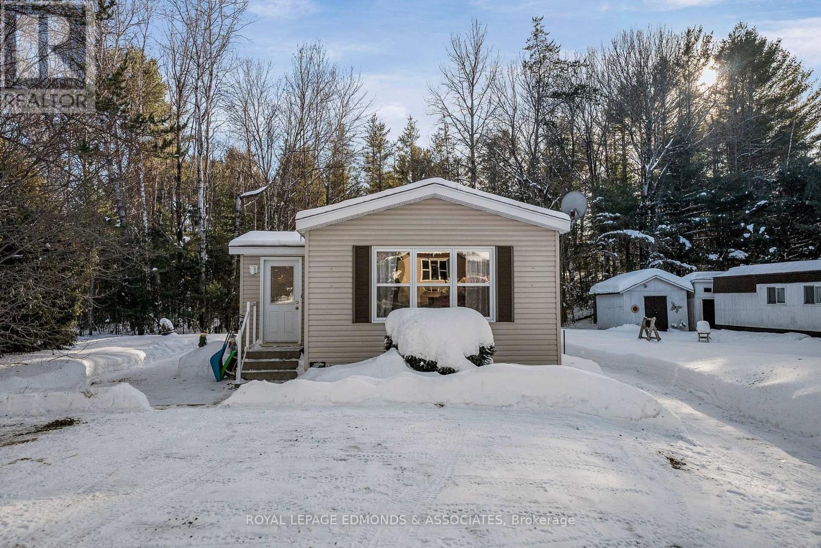 5 Hunter's Run Lane, Laurentian Hills, Ontario  K0J 1J0 - Photo 5 - X12753646