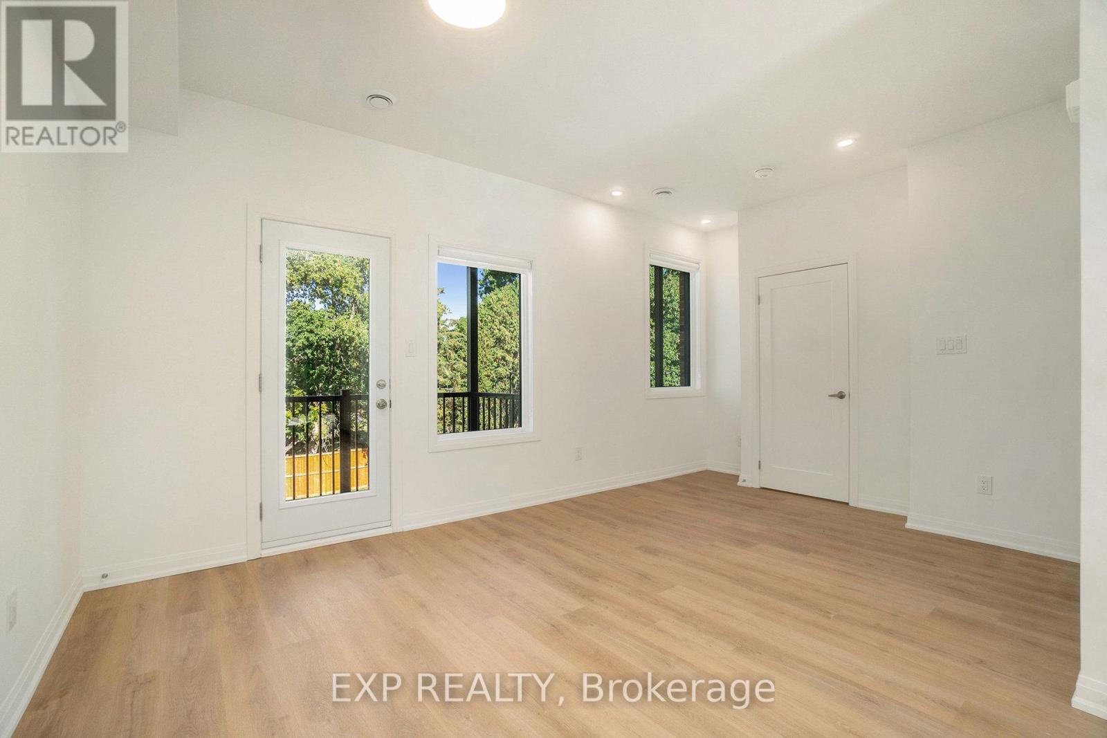 200 - 255 Castor Street, Russell, Ontario  K4R 0M2 - Photo 4 - X12753444