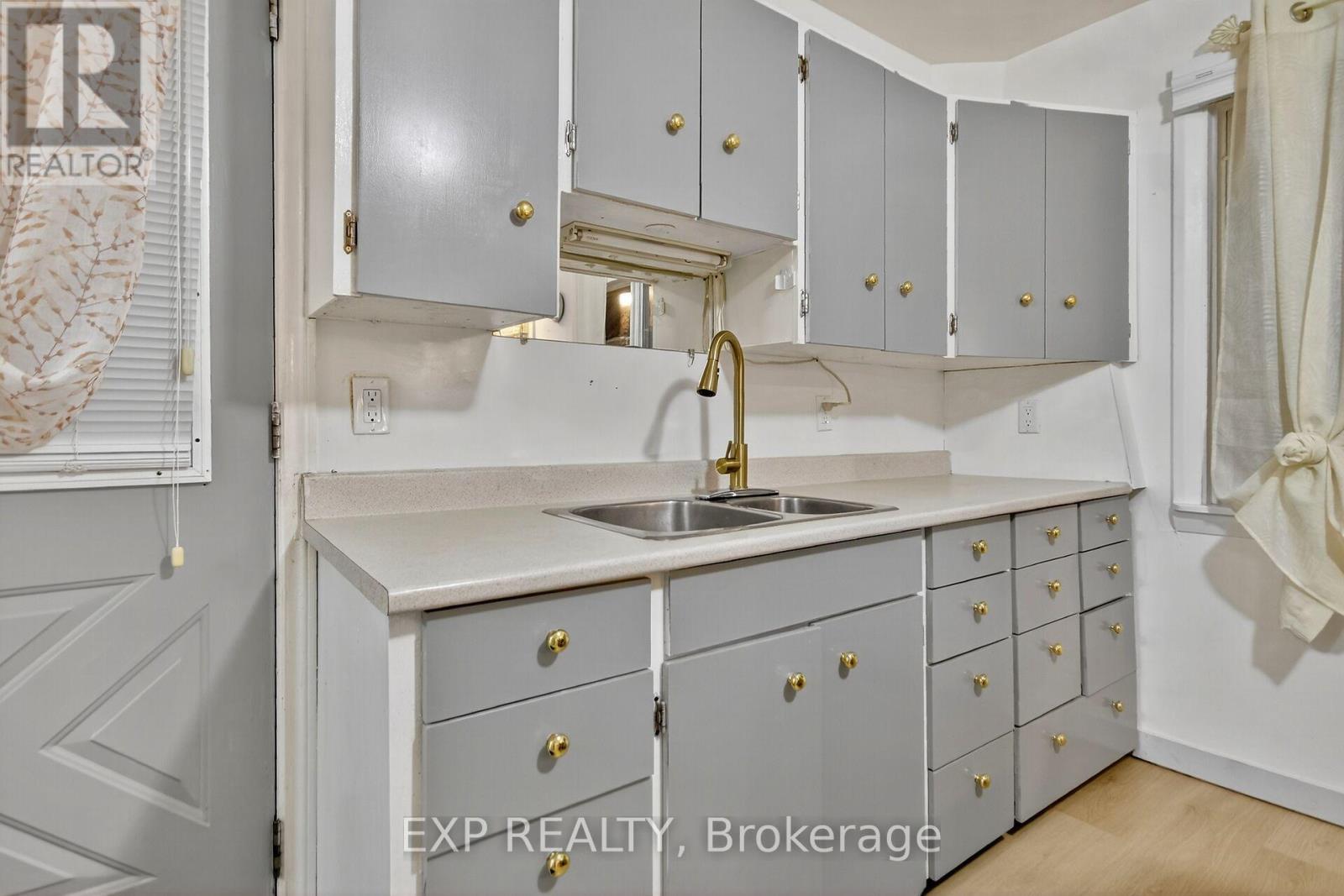 41 Hwy 5 W Street, South Dundas, Ontario  K0C 1X0 - Photo 9 - X12753468